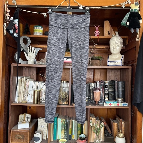 Victoria’s Secret gray leggings sz small - Picture 1 of 4